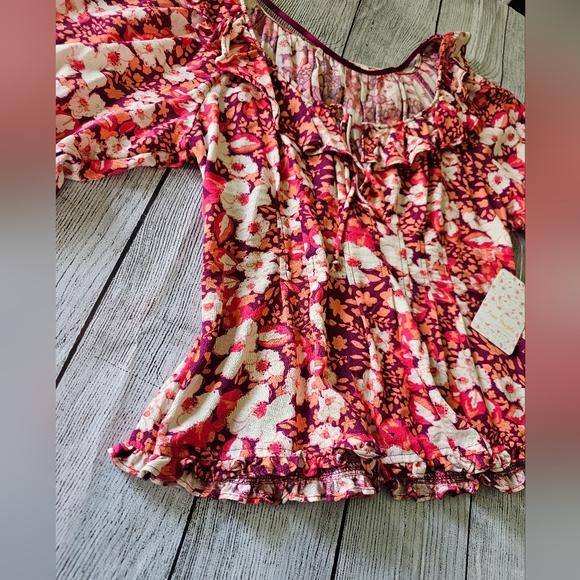 Free People $88 retail top - Picture 2 of 13